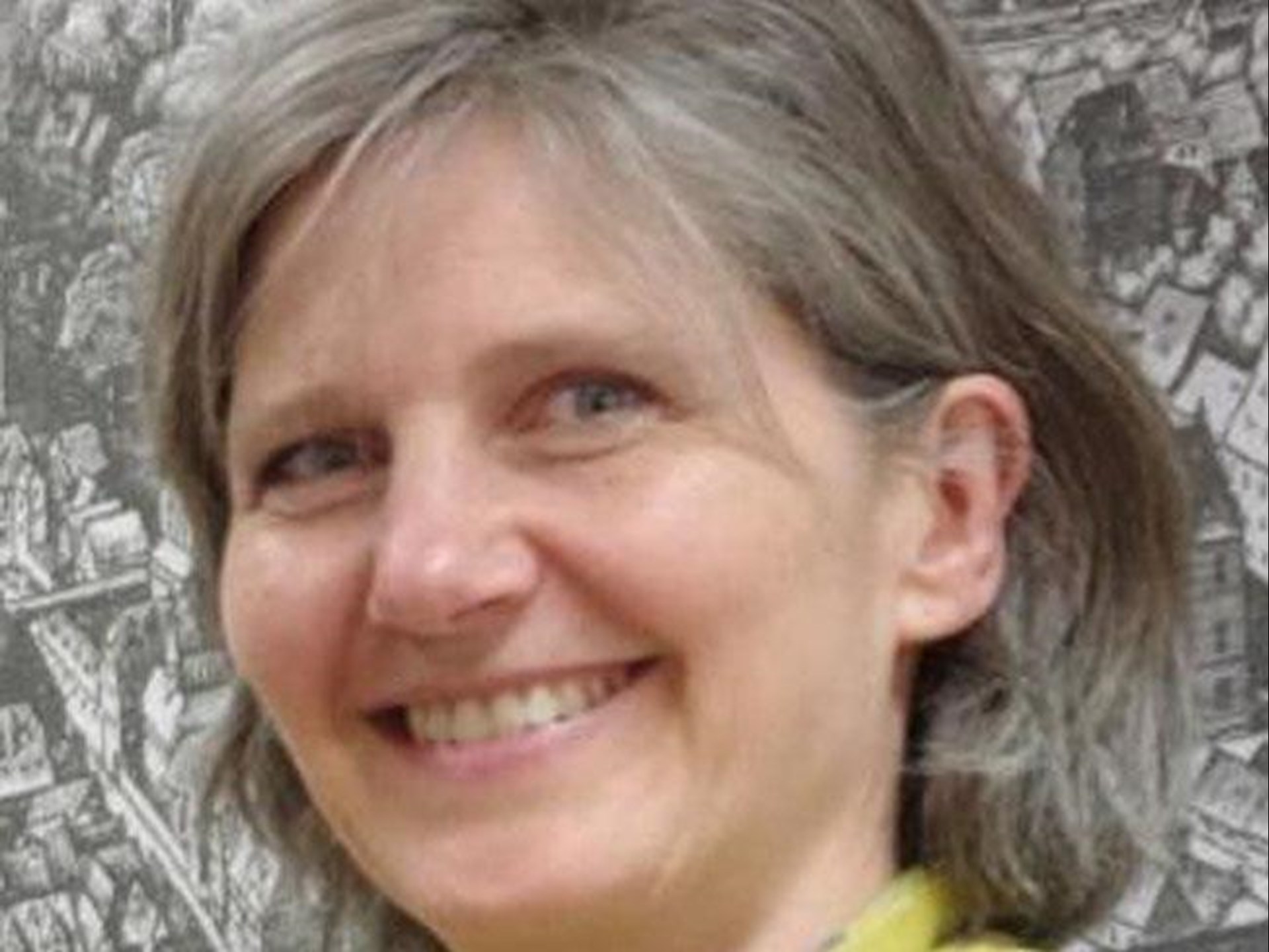 Eine Person mit grauen Haaren.